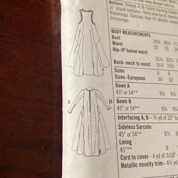 🪡 Simplicity MISSES MEDIEVAL Costumes Sewing Pattern 8728 - Picture 2 of 4